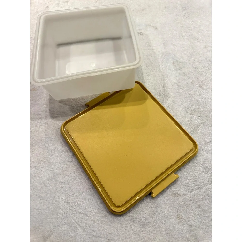 Vintage Tupperware Square Cake Taker 1241-2 Sheer Gold Yellow Food Storage Box